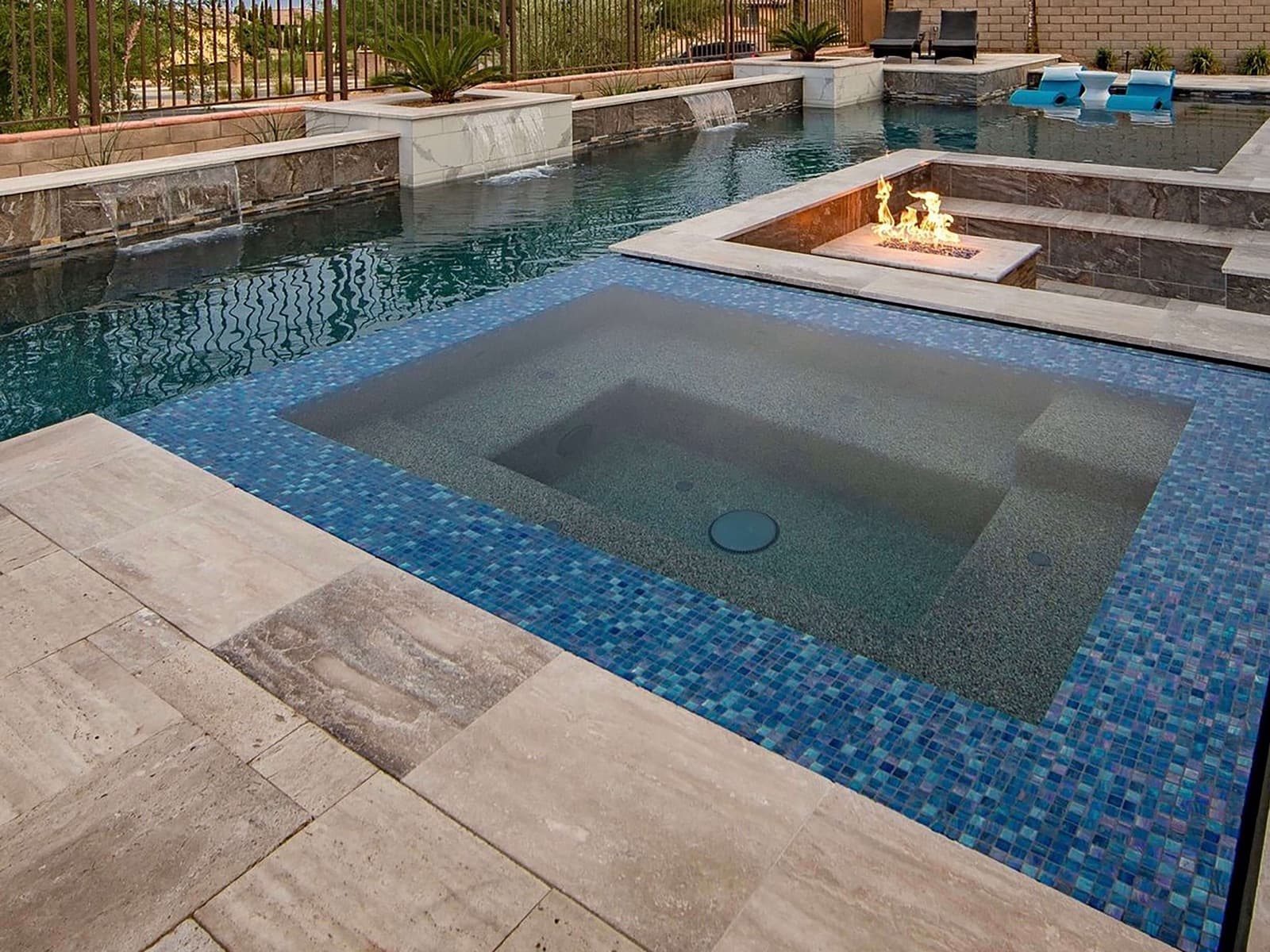 Completed custom pool build by CraftYourPool